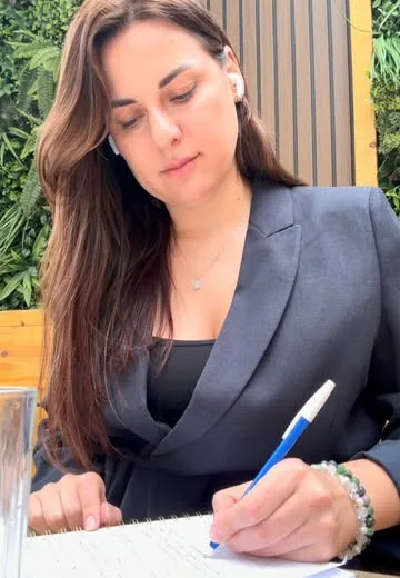 Aia taking consultation notes